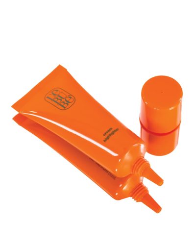 CREAM HIGHLIGHTER LEBUBE Illuminante in crema che dona una radiosità naturale, lasciando la pelle idratata e rinfrescata. Versatile nell’uso, può essere applicato come illuminante face and body, come primer luminoso o mescolato con fondotinta, skin tint o creme.