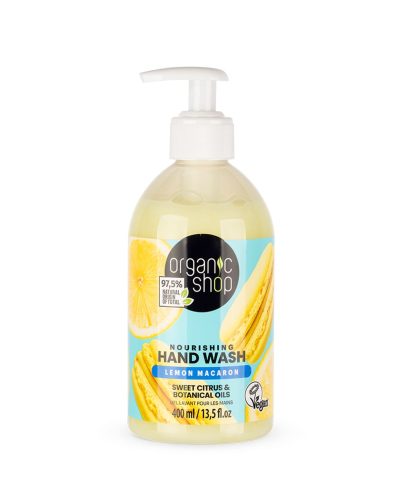 SAPONE MANI LEMON MACARON ORGANIC SHOP Sapone mani nutriente al limone bio e oli essenziali botanici Regala alle tue mani un momento di pura freschezza con il Nourishing Hand Wash Lemon Macaron, il sapone liquido nutriente firmato Organic Shop. Arricchito con estratto biologico di limone e una miscela di oli essenziali di ylang ylang e lemongrass, deterge a fondo rispettando la pelle e lasciandola morbida, nutrita e piacevolmente profumata.