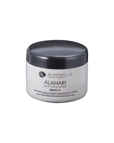 MASCHERA CAPELLI RICCI + CON AVOCADO E JOJOBA ALKEMILLA Ricci Definiti, Morbidi e Nutriti La Maschera Capelli Ricci + di Alkemilla è una maschera dalla texture cremosa, studiata per nutrire e districare i capelli ricci e mossi, migliorandone la pettinabilità senza appesantire. Ideale per chi desidera ricci più morbidi, definiti e facili da gestire.