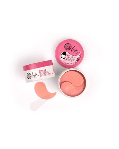 Patch contorno occhi anti-borse, anti-occhiaie e illuminanti Un vero pronto soccorso per lo sguardo, ideale al mattino o ogni volta che il contorno occhi appare stanco e segnato. I Phyto Retinol Anti-Puff & Dark Circles Eye Patch di Natura Siberica aiutano a ridurre borse e occhiaie, donando idratazione intensa, luminosità naturale ed elasticità alla delicata zona perioculare. Grazie alla loro formula avanzata a base di postbiotici, fitoretinolo vegetale e peptidi, questi patch agiscono in modo efficace ma delicato, rispettando il microbioma cutaneo.